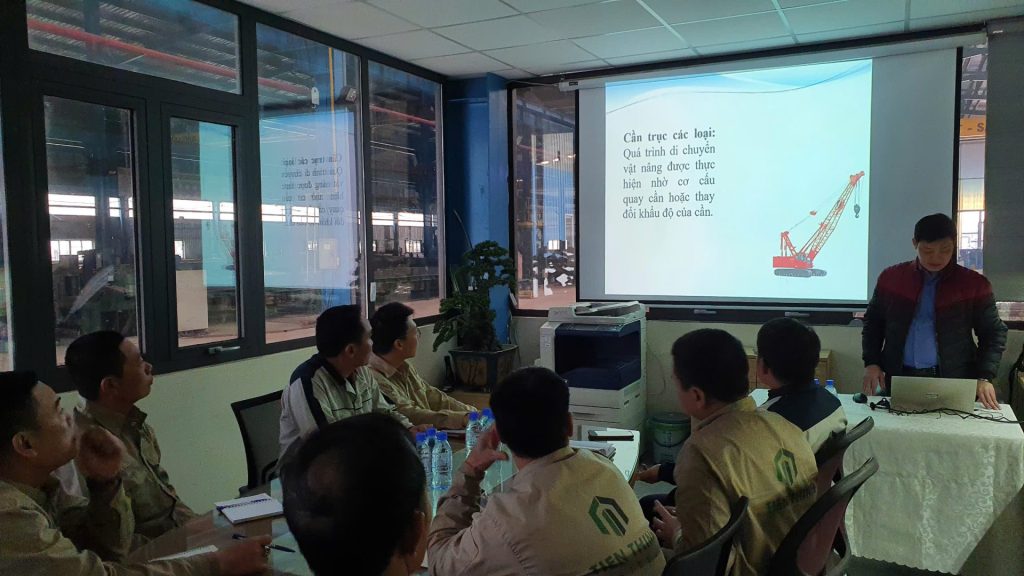 chứng chỉ vận hành thiết bị nâng tại doanh nghiệp