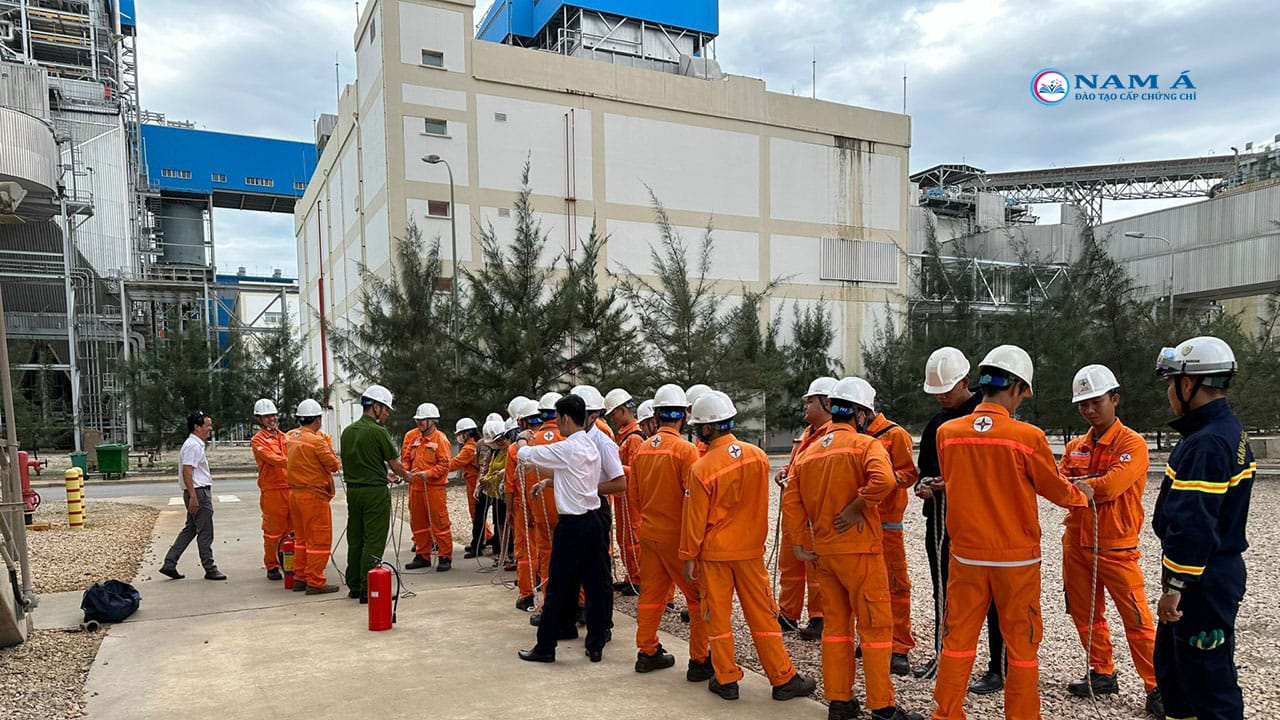 Trang chủ - Đào Tạo Cấp Chứng Chỉ 62 huan luyen nghiep vu pccc tai doanh nghiep 1