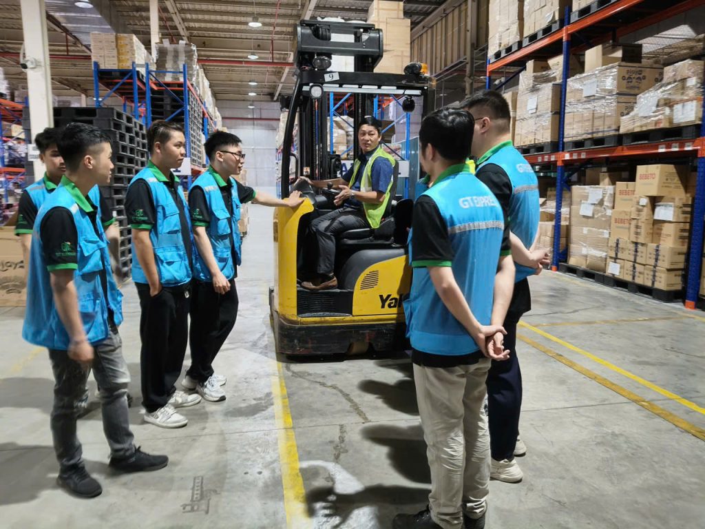 Chi tiết về khóa học lái xe nâng ở Đồng Nai 4 học lái xe nâng ở đồng nai