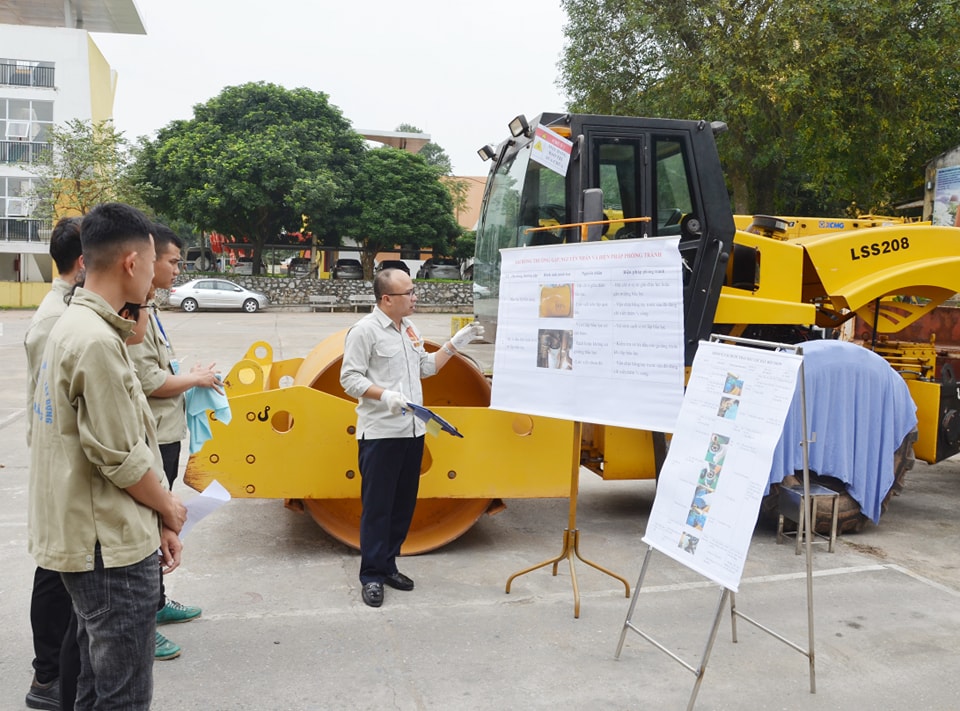 Học chứng chỉ lái xe lu tại Hải Dương