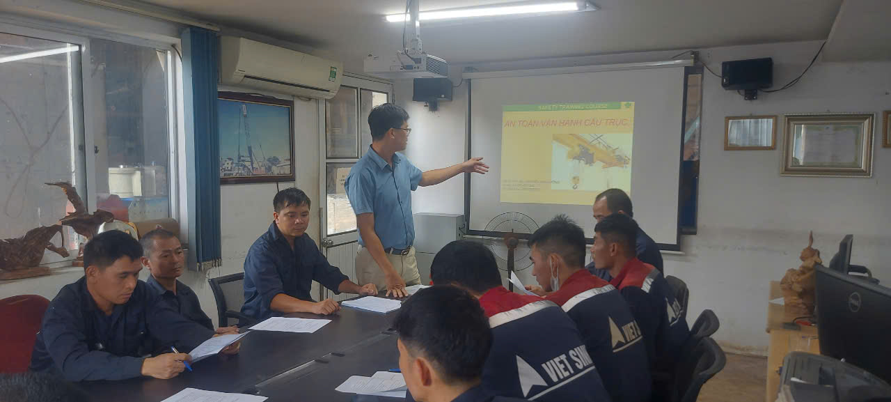 Đào tạo nghề Vận hành cần, cầu trục tại công ty TNHH Cơ Khí Việt Sinh