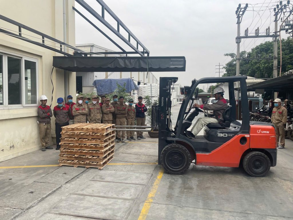 thi chứng chỉ lái xe nâng tại công ty cp nhựa châu âu