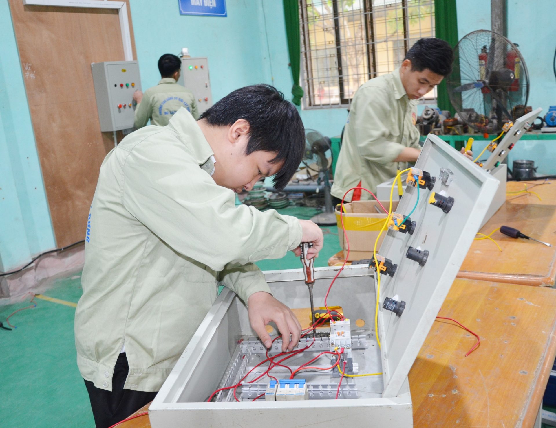 Thủ tục học và cấp chứng chỉ điện công nghiệp