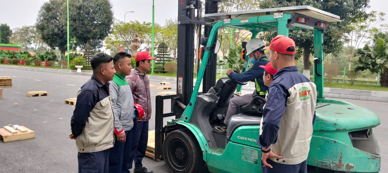 Khóa học lái xe nâng tại Đà Nẵng cho doanh nghiệp – Nâng cao kỹ năng và an toàn
